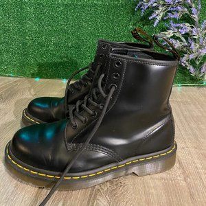 Black Dr Martens Size 7 (ONLY WORN ONCE!!)